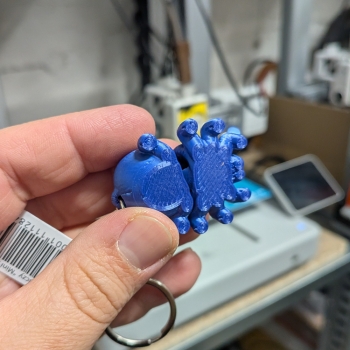 Pająk al'a Poecilotheria metallica - brelok do kluczy